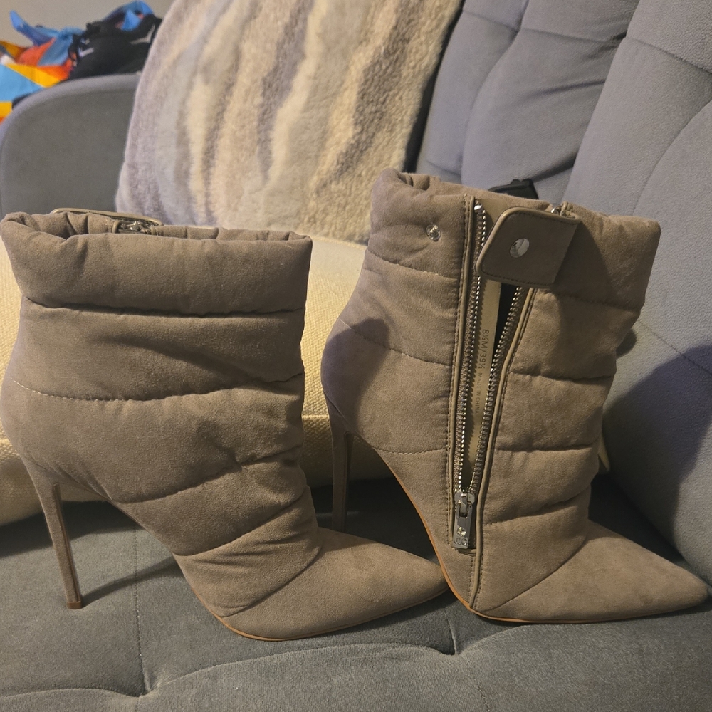 Jennifer Lopez Taupe Heeled Boots